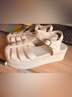 Jeffrey Campbell Cream Platform Fisherman Sandals